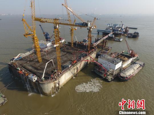沪通长江大桥施工创中国建桥史混凝土单次连续