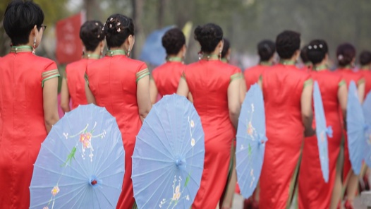 海南儋州举行“巾帼展风采·讴歌新时代”旗袍秀比赛